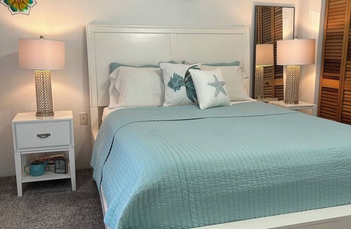 Palmetto Bed & Breakfast | BrownBunnyB&B — Immaculate Private Room in Picturesque Palmetto, FL Fast WiFi