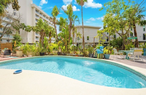 Treasure Island Cottage | Cabana Cottage Treasure Island Beach Sleeps 3