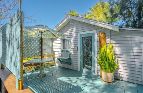 Treasure Island Cottage | Cabana Cottage Treasure Island Beach Sleeps 3