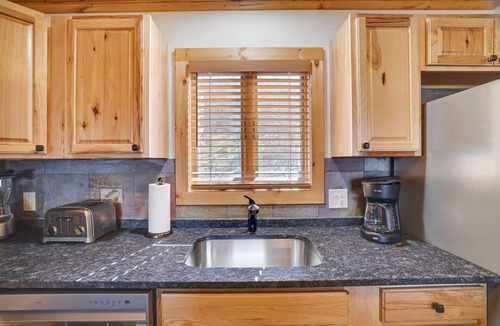 Village at Camelback House | CAMELBACK CABINS 109 “BRAND NEW and TOP LEVEL” COMMERCIAL PIZZA OVEN !