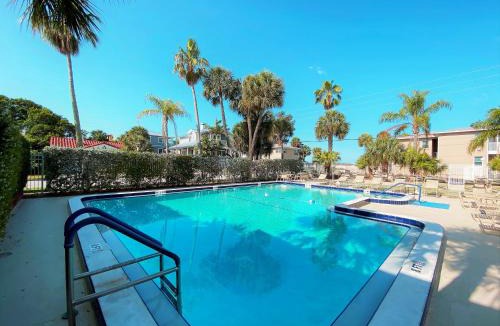 Pass-a-Grille Apartment | Camelot by the Sea
