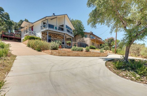 Canyon Lake Cottage | Canyon Lake Rental w/Balcony & Lake Views