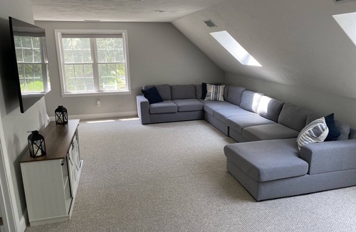Sagamore Beach Apartment | Cape Cod Loft - Near Beaches & Canal