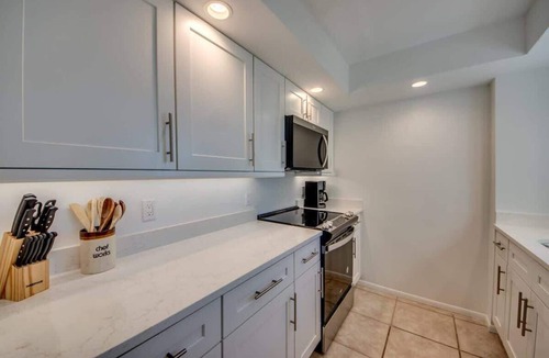Fort Myers Beach Condo | Caper Beach #302 Modern Beachfront Condo