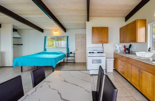Captain Cook Apartment | Captain Cook Bungalow w/Panoramic Ocean Views!