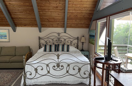Waimea Cottage | Captain's Quarters Cottage on Kamuela's Nob Hill