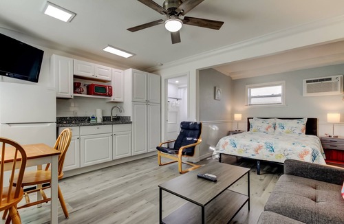 Sunset Reef Hotel | Carousel #4&5- Adjoining rooms steps to the Beach!