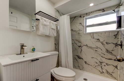 Sunset Reef Hotel | Carousel Suites #1- Coastal Studio steps to the Beach!