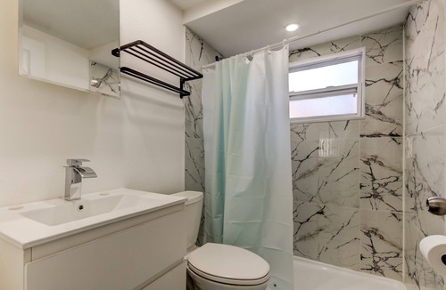 Sunset Reef Hotel | 🍹Carousel Suites #4 – Your Beachside Escape in Redington Shores! 🏖️