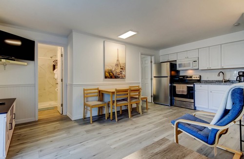 Sunset Reef Hotel | 🦩Carousel Suites #7- Updated 1 Bedroom steps to the beach! - Perfect for a Relaxing Getaway!