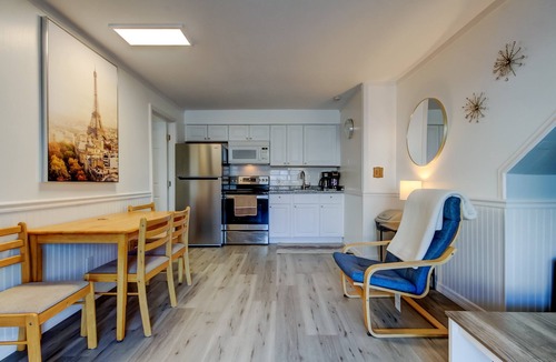 Sunset Reef Hotel | 🦩Carousel Suites #7- Updated 1 Bedroom steps to the beach! - Perfect for a Relaxing Getaway!