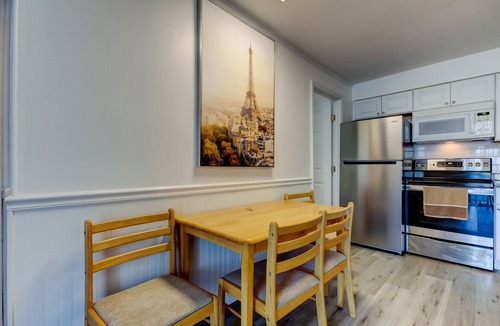 Sunset Reef Hotel | 🦩Carousel Suites #7- Updated 1 Bedroom steps to the beach! - Perfect for a Relaxing Getaway!