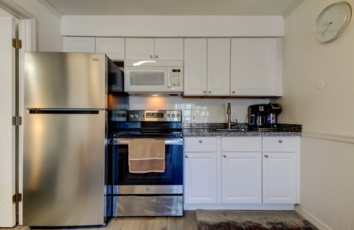 Sunset Reef Hotel | 🦩Carousel Suites #7- Updated 1 Bedroom steps to the beach! - Perfect for a Relaxing Getaway!