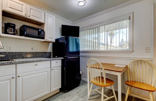 Sunset Reef Hotel | 🏖️Carousel Suites #9 - Coastal Studio Steps to the Beach!