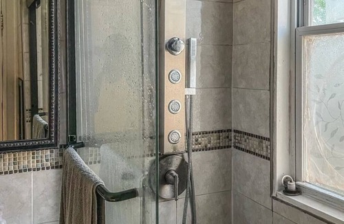 Chelsea House | Casa Castor - Private Room with Shared Bathroom 3