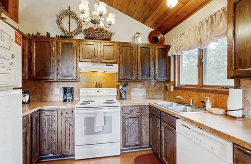 Cascade Cabin | Cascade Cabin | Deck, 2 Living Rooms + Fireplaces