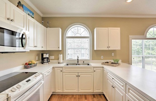 Central Myrtle Beach Condo | Central Myrtle Beach Condo w/Golf Course View!