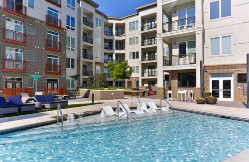Charlotte Center City Apartment | Centrally located in Uptown Charlotte. Walk to everything. Gym, Pool, Free Parking