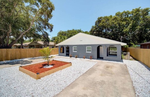 Ballast Point Apartment | Centrally Located Tampa Bayshore Home