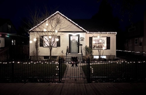 Veterans Park Cottage | Charming 1940 Cottage, Newly Renovated, Comfortable and Impeccably Decorated.