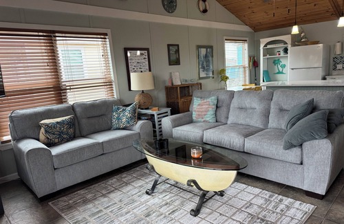 Jamaica Beach House | Charming 2-bedroom cottage on the canal in Jamaica Beach.