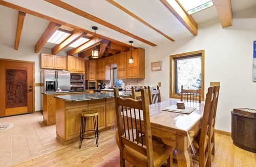 Breckenridge House | Charming 2BR Mountain Getaway - Near Hiking Trails