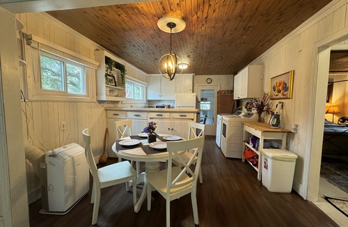 Shallotte Cottage | Charming 3 bed cottage on Saucepan Creek near Ocean Isle beaches!