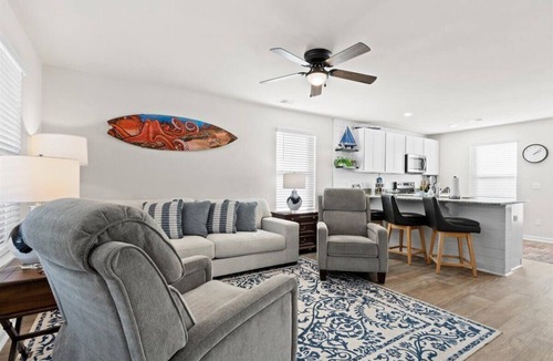 Ocean Isle Beach House | Charming 3-bedroom house with Hot tub, AC, WiFi in gorgeous Ocean Isle Beach