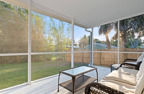 Vamo House | Charming 3-bedroom South Sarasota Home Fully Remodeled! Close to Everything!