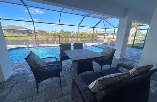 Mariner House | Charming 4-bedroom house with fishing deck in lovely Cape Coral