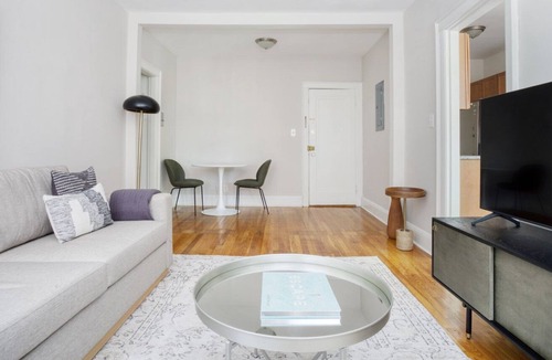 Cleveland Circle Apartment | Charming Brighton 1BR steps from Boston College, by Blueground