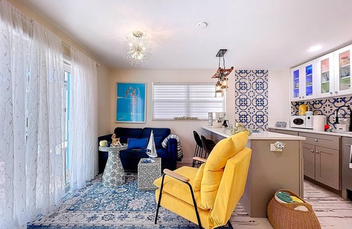 Ilexhurst Cottage | Charming Ground Level Resort Style 3 unit Condo - unit C