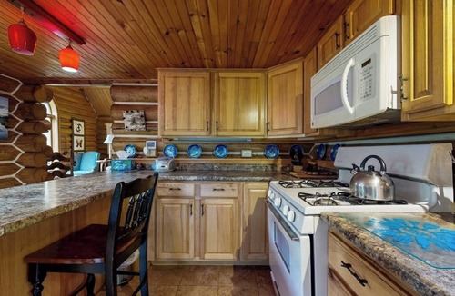Greenville Cabin | Charming log cabin on 50 acres w/Kayaks, Row boat, Firepit, Skiing and more