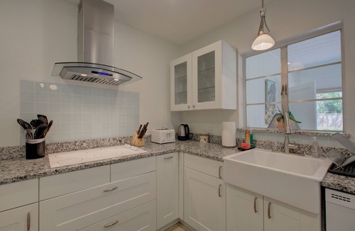 Long Meadow House | Charming Sarasota Home Near Beaches & Downtown, 3bed, 2 bath.