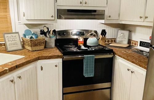 Homosassa Cottage | Charming Waterfront Canal Home in beautiful Old Homosassa! 5 Kayaks, Dock, Bikes