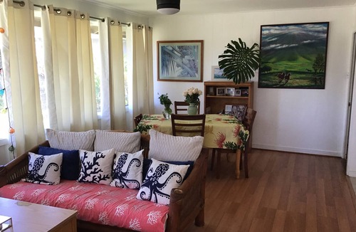 Waialee Bed & Breakfast | Clean single room across the street from the beach. 5 min walk to Historic town
