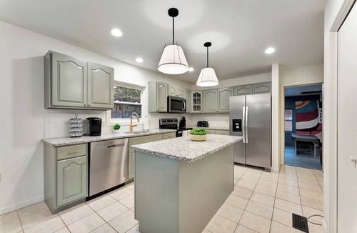Largo House | Clearwater Beach Playhouse! Heated Pool, Mini Golf
