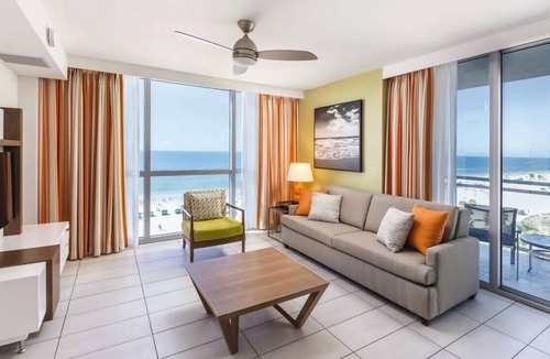 Clearwater Beach Condo | Clearwater Beach Resort 4BR Suite