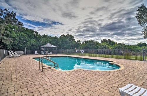 Clearwater Apartment | Clearwater Condo Retreat about 4 Mi to Beach!