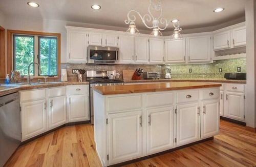 Warrior's Mark West House | Close to town, 4 bd, Pet Friendly, Hot Tub