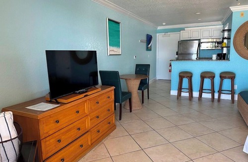 Bradenton Beach Condo | Club Bamboo South unit 225, Anna Maria Island - Gulf Front Studio, ocean view, maximum occupancy of 4 people.