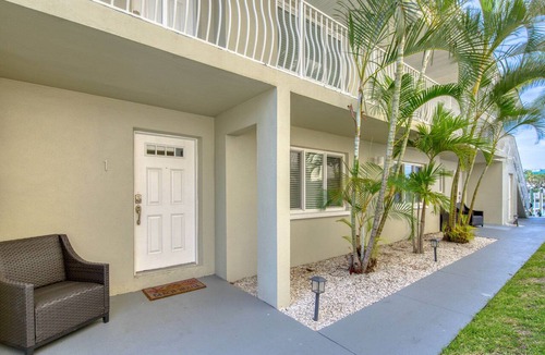Clearwater Beach Condo | Coastal Charm Reimagined 8-Minute Walk 2 Beach(U1)