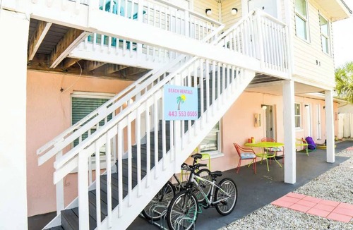 Madeira Beach Apartment | Coastal Getaway Across Street From Beach Access