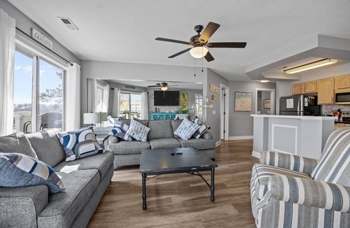 Calabash House | Coastal Golf Course Condo – 15 Minutes to the Beach! Escape to Calabash, North Carolina