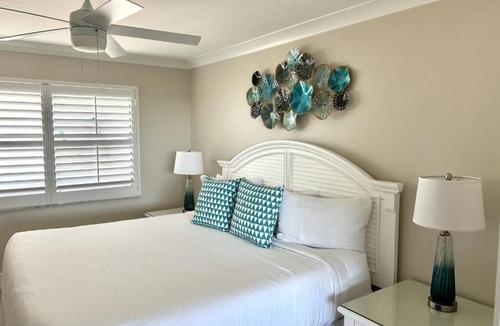 Sanibel Hotel | Coastal Hideaway with Garden Views, Kayaking, Biking | 4 Charming Units