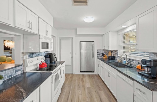 Harbor Hills House | Coastal Retreat w/Heated Pool & Games