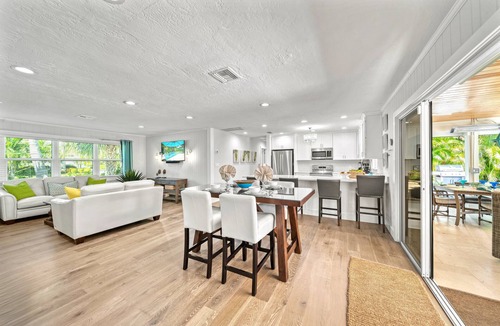 Saint Armands Key House | Coconut Cottage | Home on Lido Key w/Private Heated Pool/Spa, Walk to Lido Beach & St. Armands!