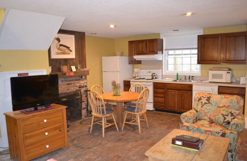 Nantucket Town Apartment | Columbia-Mariner House- One bedroom, one and one half bathroom apartment.