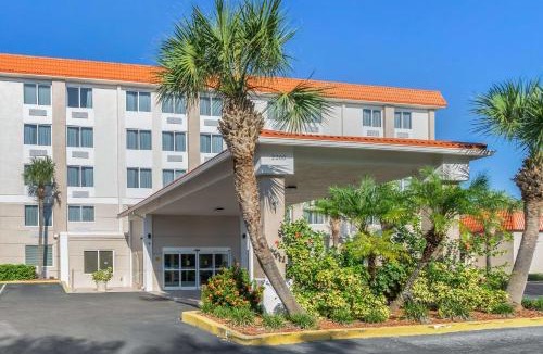 St. Petersburg Hotel | Comfort Inn St Petersburg North