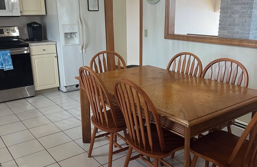 Eastward Look House | Contemporary 5 Bedroom Home .Easy walk to the beach. Central air